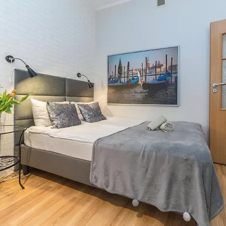 Apartment Przytulne Z Balkonem, 150m Od Dworca Glowny
